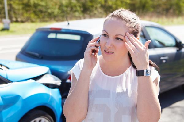 An injured Dallas woman quickly calls her accident attorney